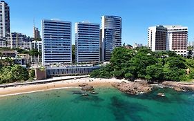 AP na orla de ondina com acesso exclusivo à Praia